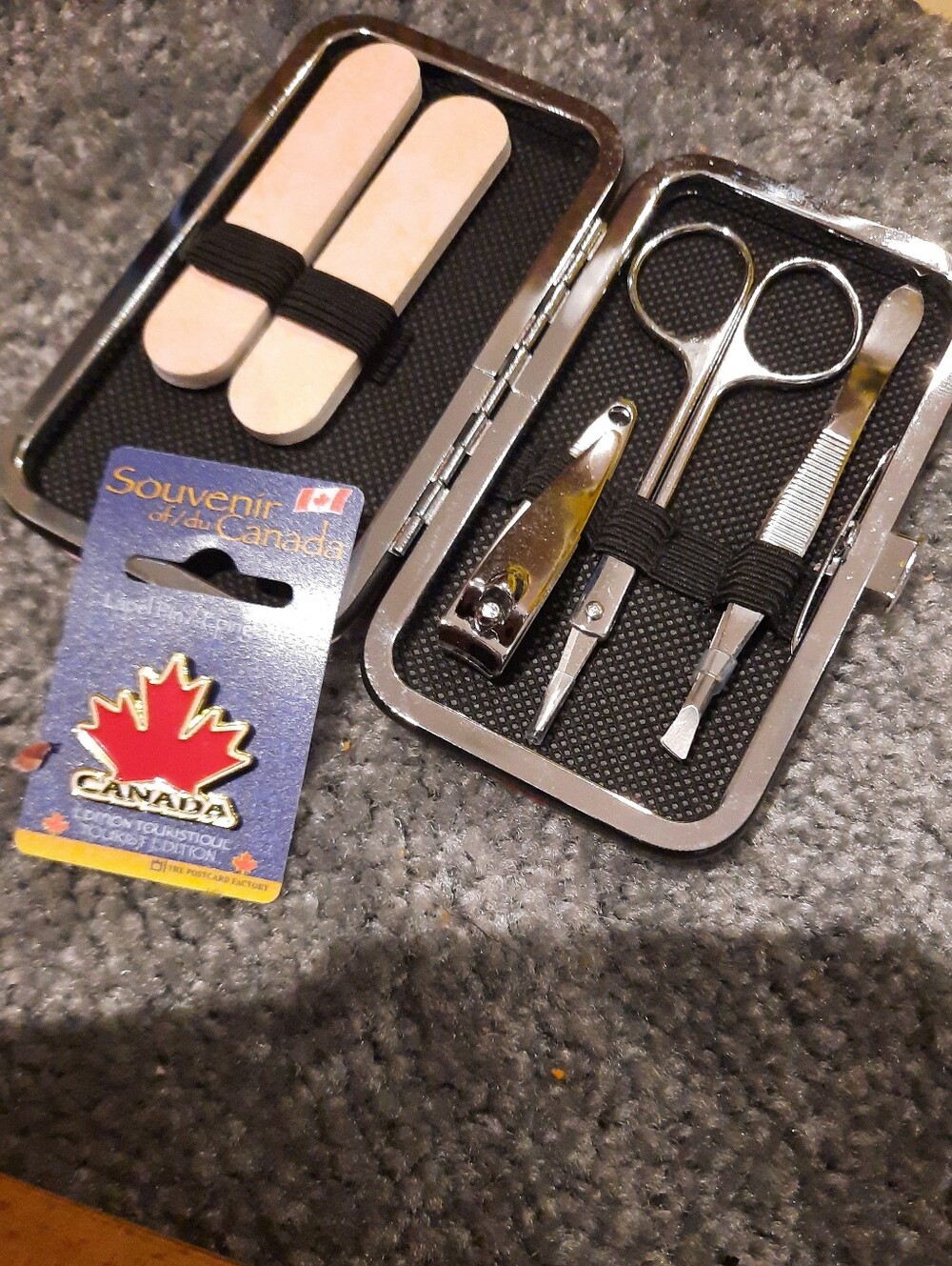 NWT CANADA Lapel Pin Canadian Red Cross 6pc Compact Stainless Steel Manicure Set